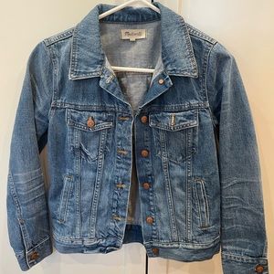 Madewell jean jacket in a size S